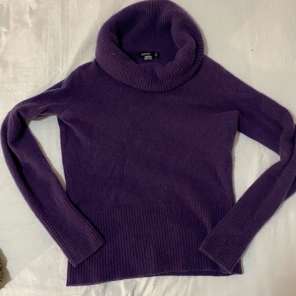 Purple Cashmere Turtleneck Sweater - Picture 4 of 4